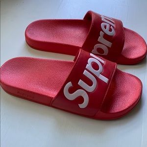 Supreme slides (used) (size 8)